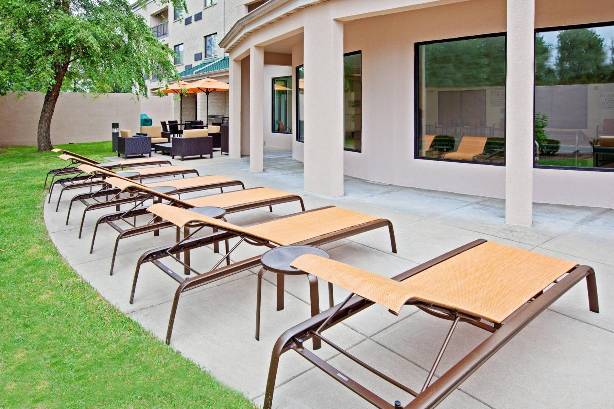 Hotel Courtyard Mishawaka-university Area 3*